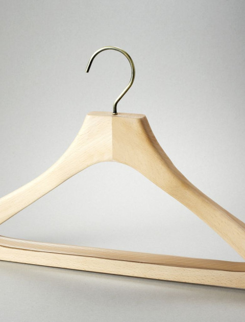 Coat hangers (metal/plastic)