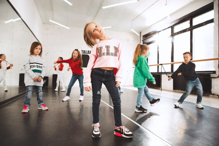 young children practicing hip hop moves in a dance studio